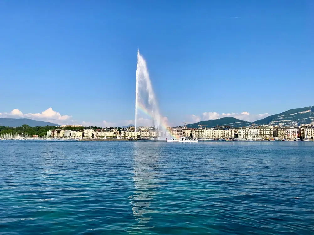 Le Jet d'eau et la rade de Genève sur le Léman